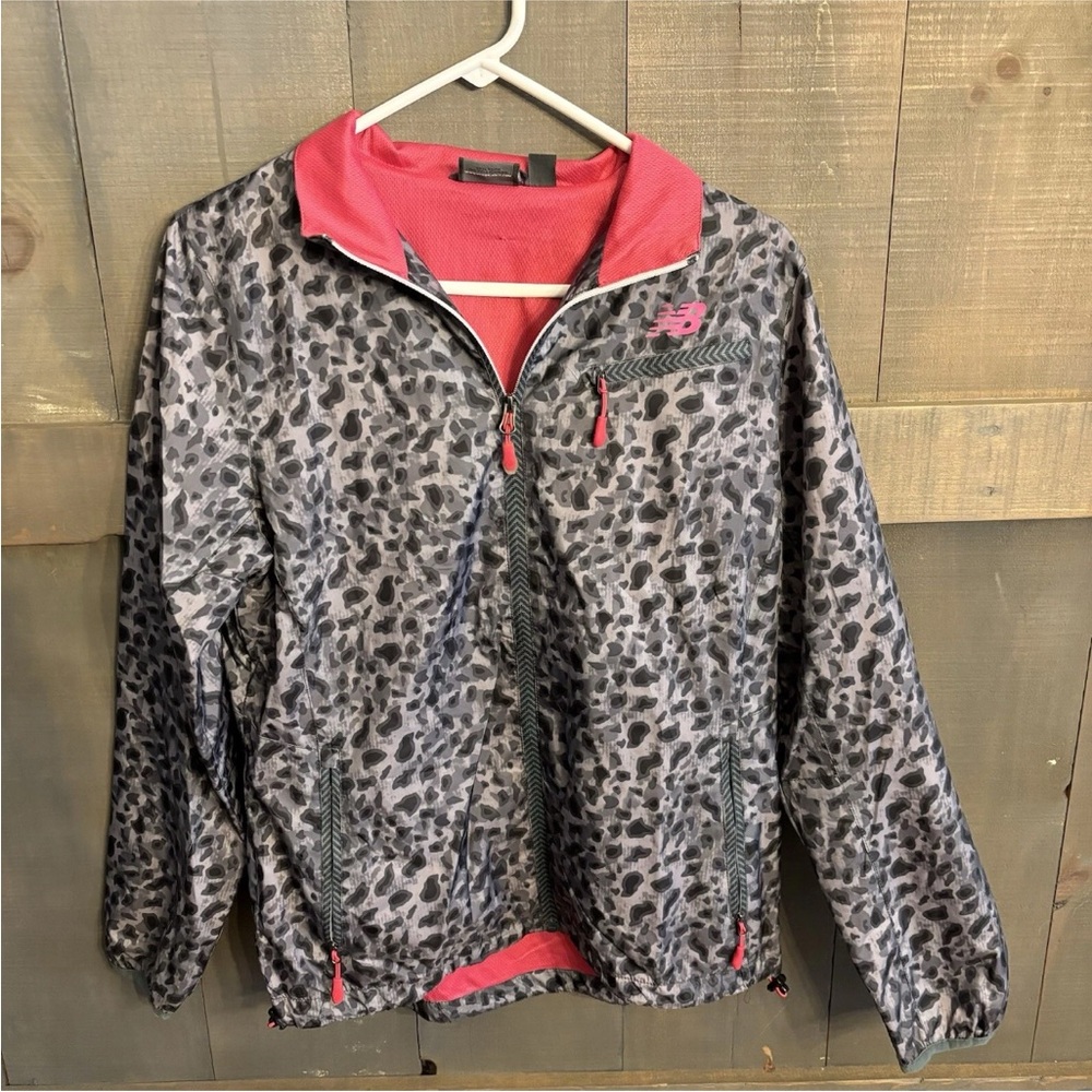 New Balance Women’s Pink Grey Leopard Animal Print Rain Jacket Size Medium